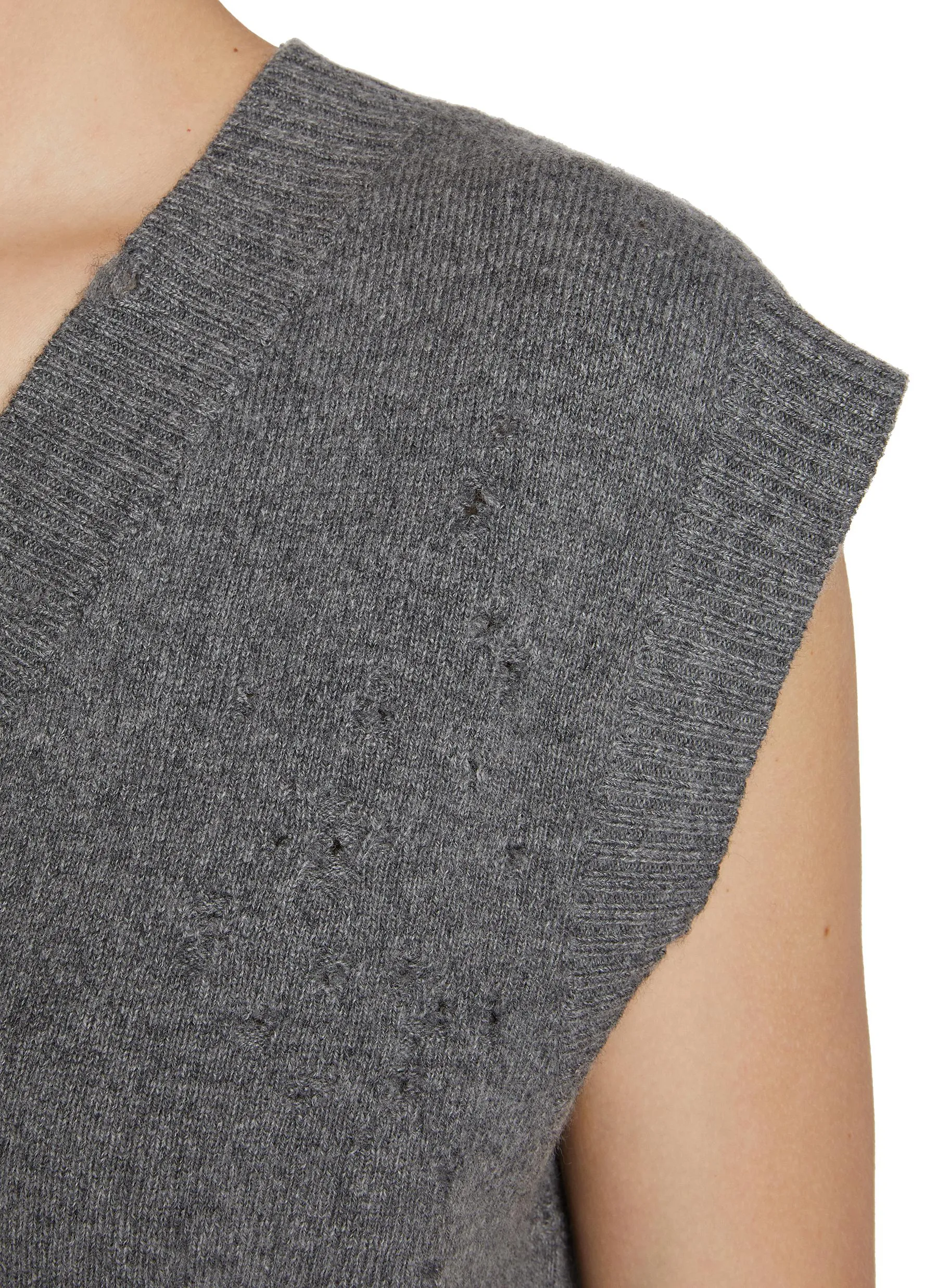 -----------MO&CO. ---- ------------ ----V-neck Knit Vest --