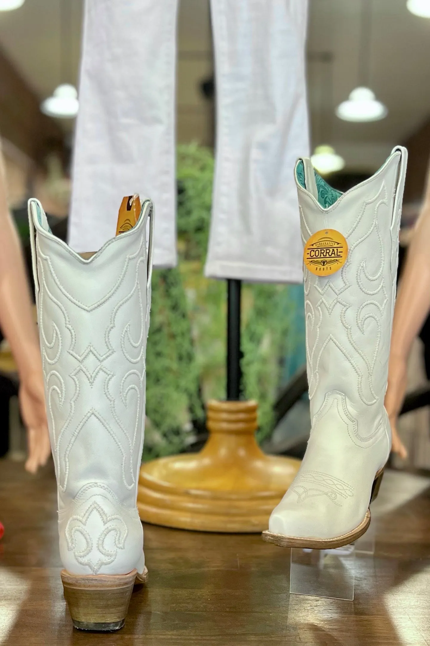 Corral LD White Embroidery Boot