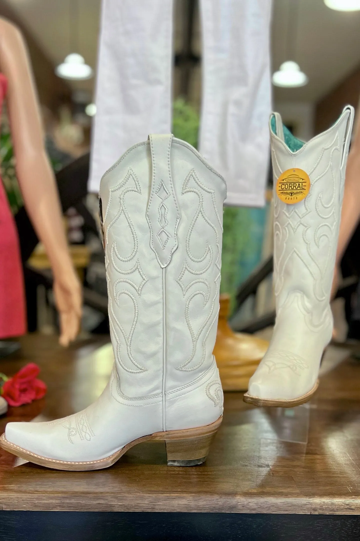 Corral LD White Embroidery Boot