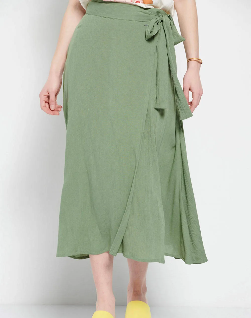 Midi wrapped viscose skirt