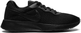 Nike Tanjun Triple Black sneakers