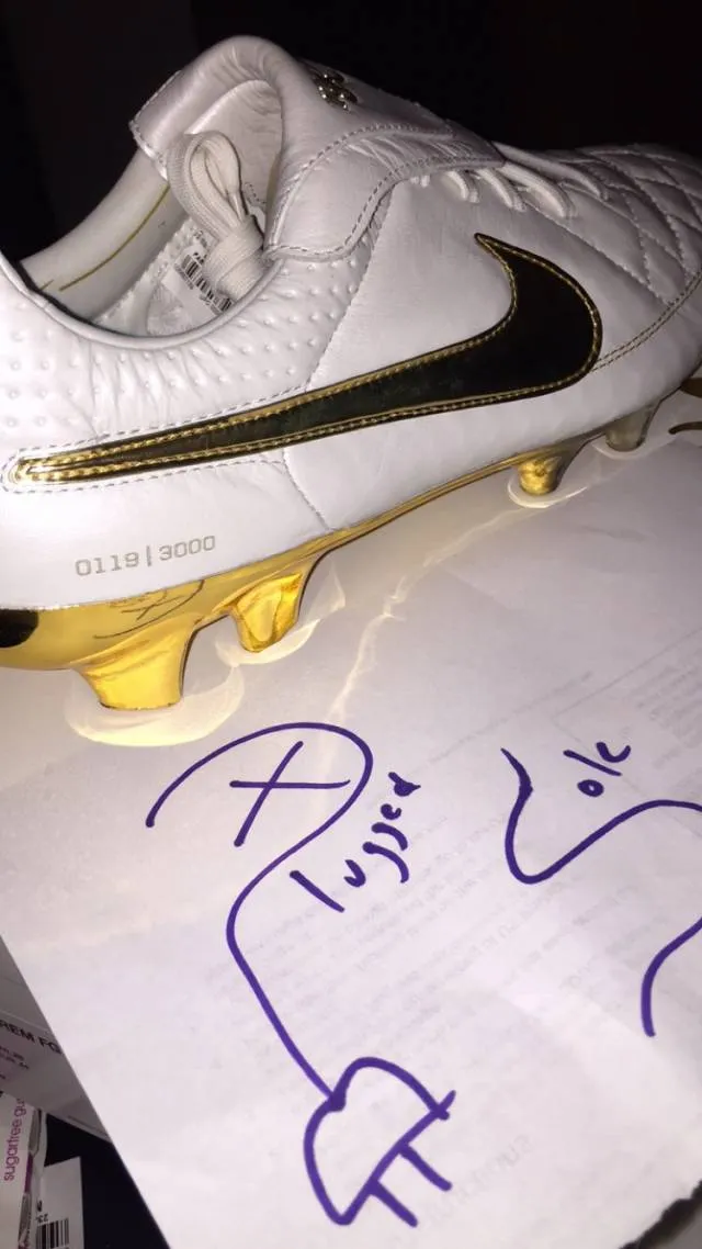 Nike Tiempo Legend V "Touch of Gold" Ronaldinho