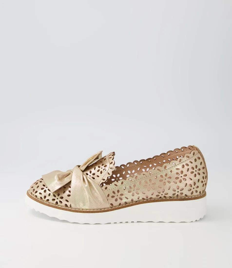 TOP END Omilla Old Gold Scratch Leather Sandals